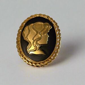 Vintage Gold and Black Cameo Pendant – Classic Silhouette Jewelry
